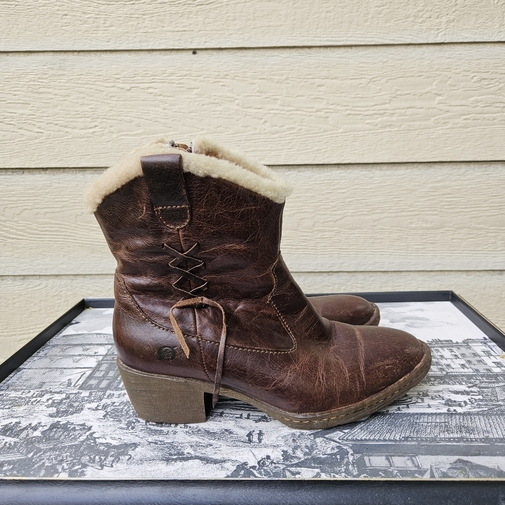 Born brown leather shearling lined western ankle boots size 7.5